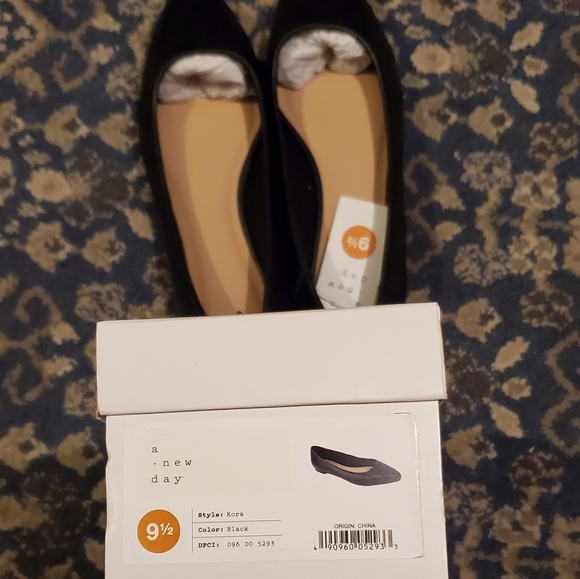 Shoes - Picture 4 of 4